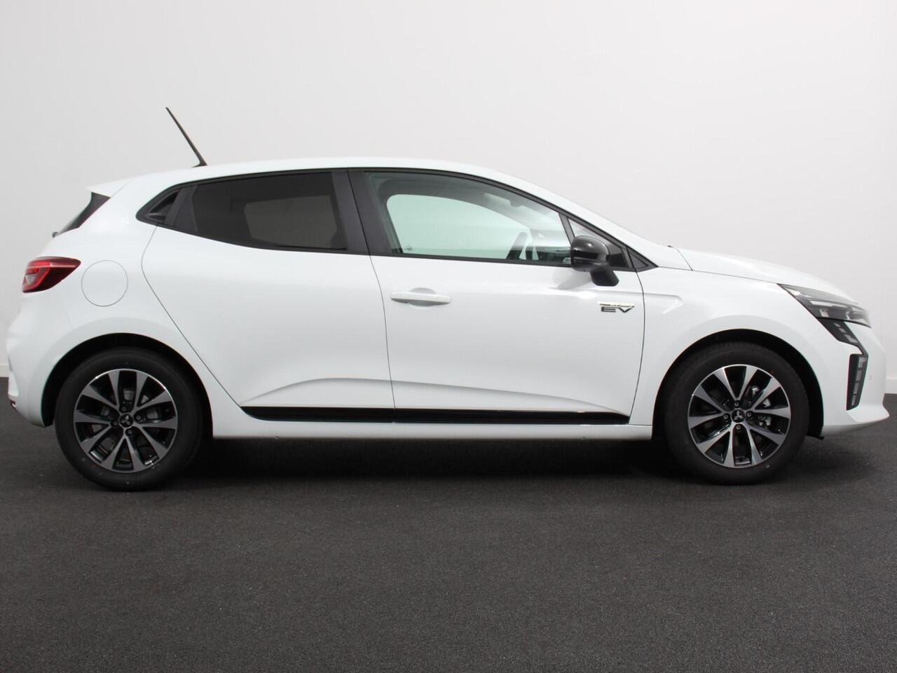 Mitsubishi COLT 1.6 HEV Automaat Intense DEMO Navigatie d.m.v. Apple Carplay/Android Auto Camera Climate Control Cruise Control Lichtmetalen velgen Extra Getint Glas Digitale Cockpit