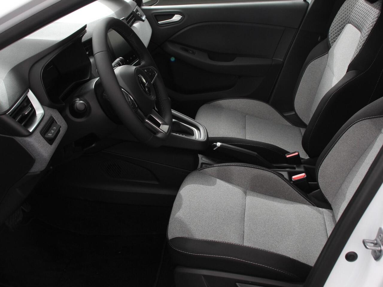 Mitsubishi COLT 1.6 HEV Automaat Intense DEMO Navigatie d.m.v. Apple Carplay/Android Auto Camera Climate Control Cruise Control Lichtmetalen velgen Extra Getint Glas Digitale Cockpit