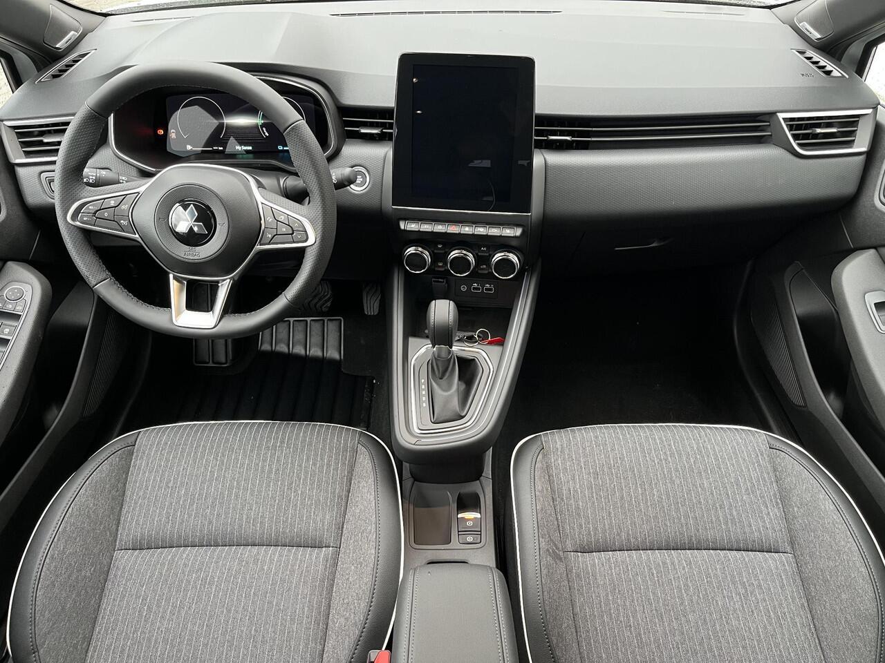 Mitsubishi COLT 1.6 HEV Instyle / ¤4000,- Voordeel Op Nieuwprijs / Rijklaarprijs / Direct Leverbaar / 17" lichtmetalen velgen / Bose Audio / Navigatie / Apple CarPlay/Android Auto / Achteruitrijcamera / Stoel/Stuurverwarming /