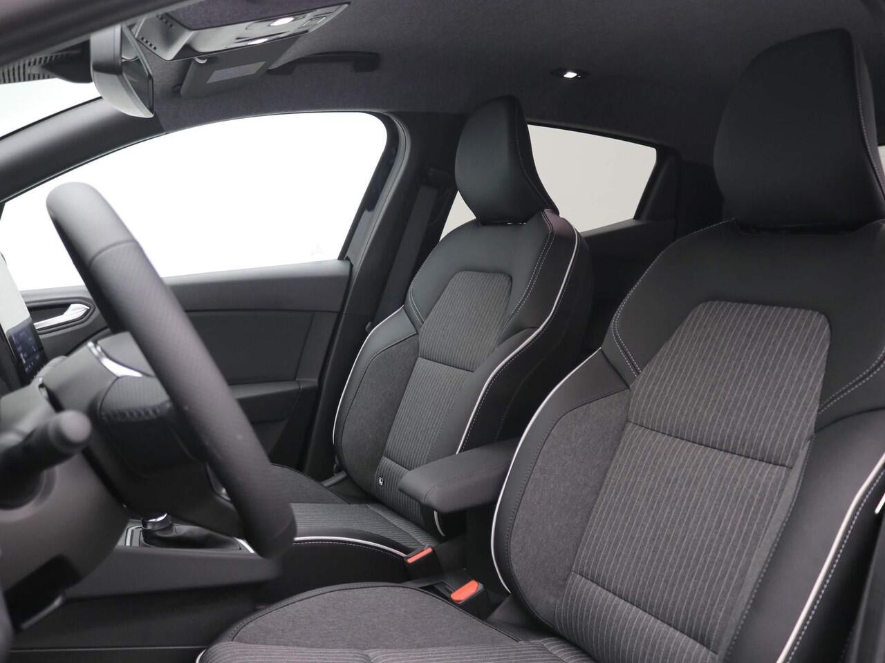 Mitsubishi COLT 1.6 HEV Intense+ / ¤4000,- Voordeel Op Nieuwprijs / Rijklaarprijs / Direct Leverbaar / 17" lichtmetalen velgen / Navigatie / Apple CarPlay/Android Auto / Achteruitrijcamera / Stoelverwarming /