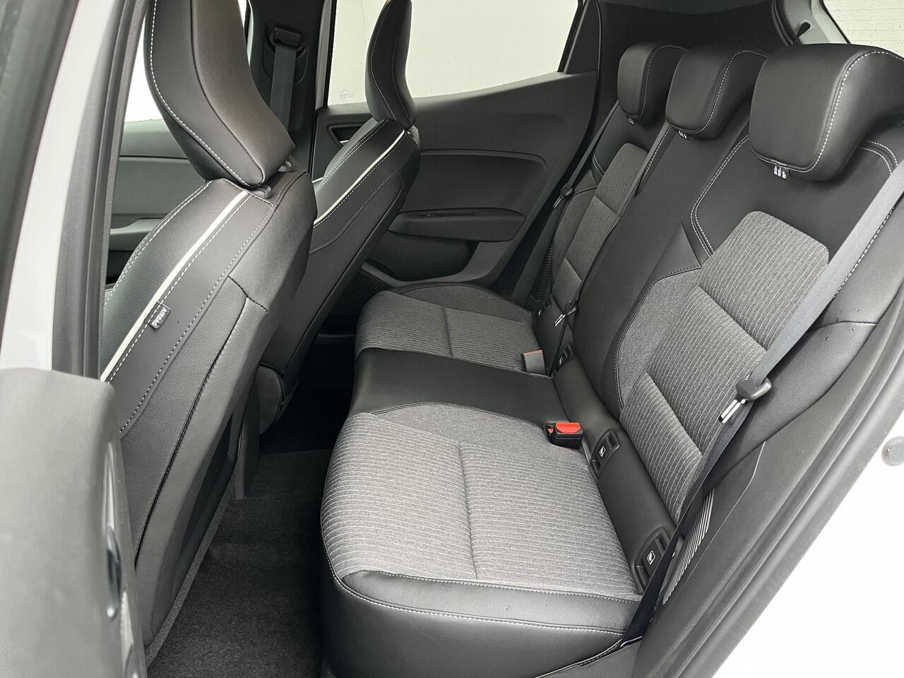 Mitsubishi COLT 1.6 HEV Intense+ / ¤3700,- Voordeel Op Nieuwprijs / Rijklaarprijs / Direct Leverbaar / 8 Jaar Fabrieksgarantie /