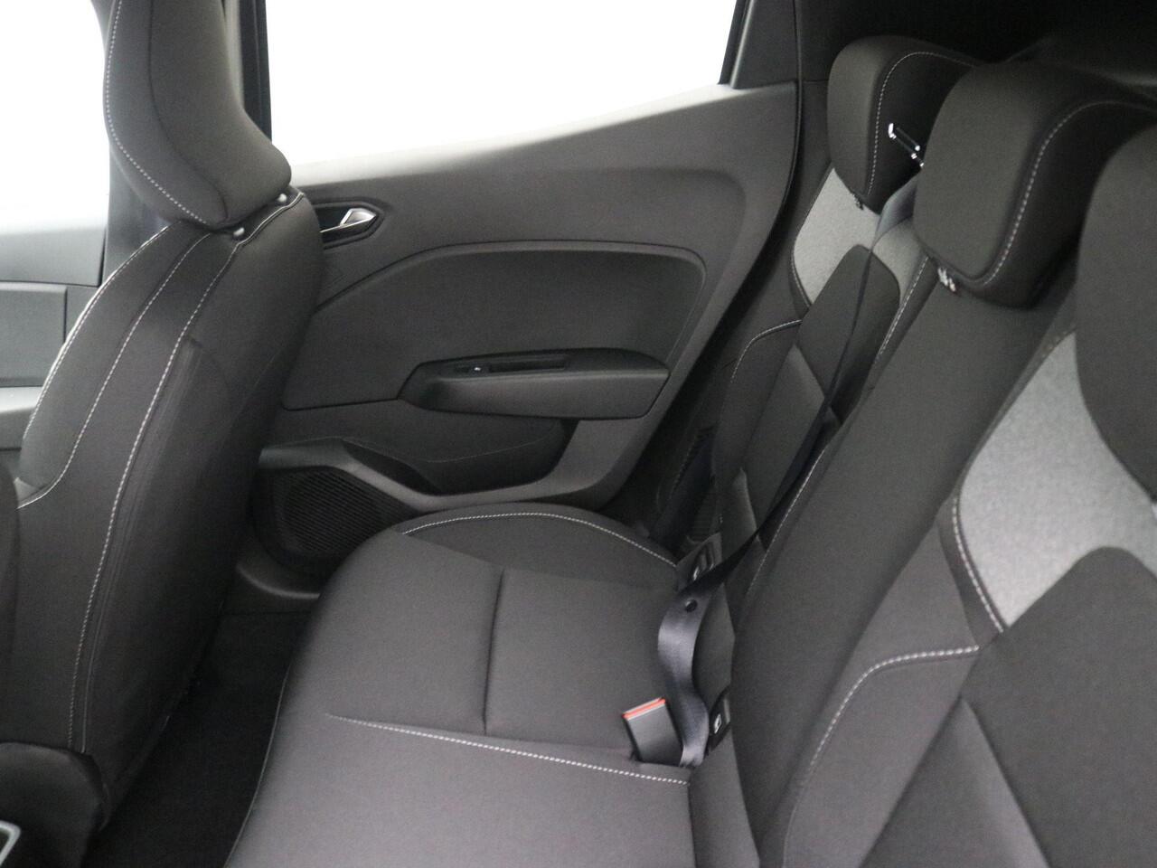 Mitsubishi COLT 1.6 HEV Intense / ¤3600,- Voordeel Op Nieuwprijs / Rijklaarprijs / Direct Leverbaar / 8 Jaar Fabrieksgarantie /