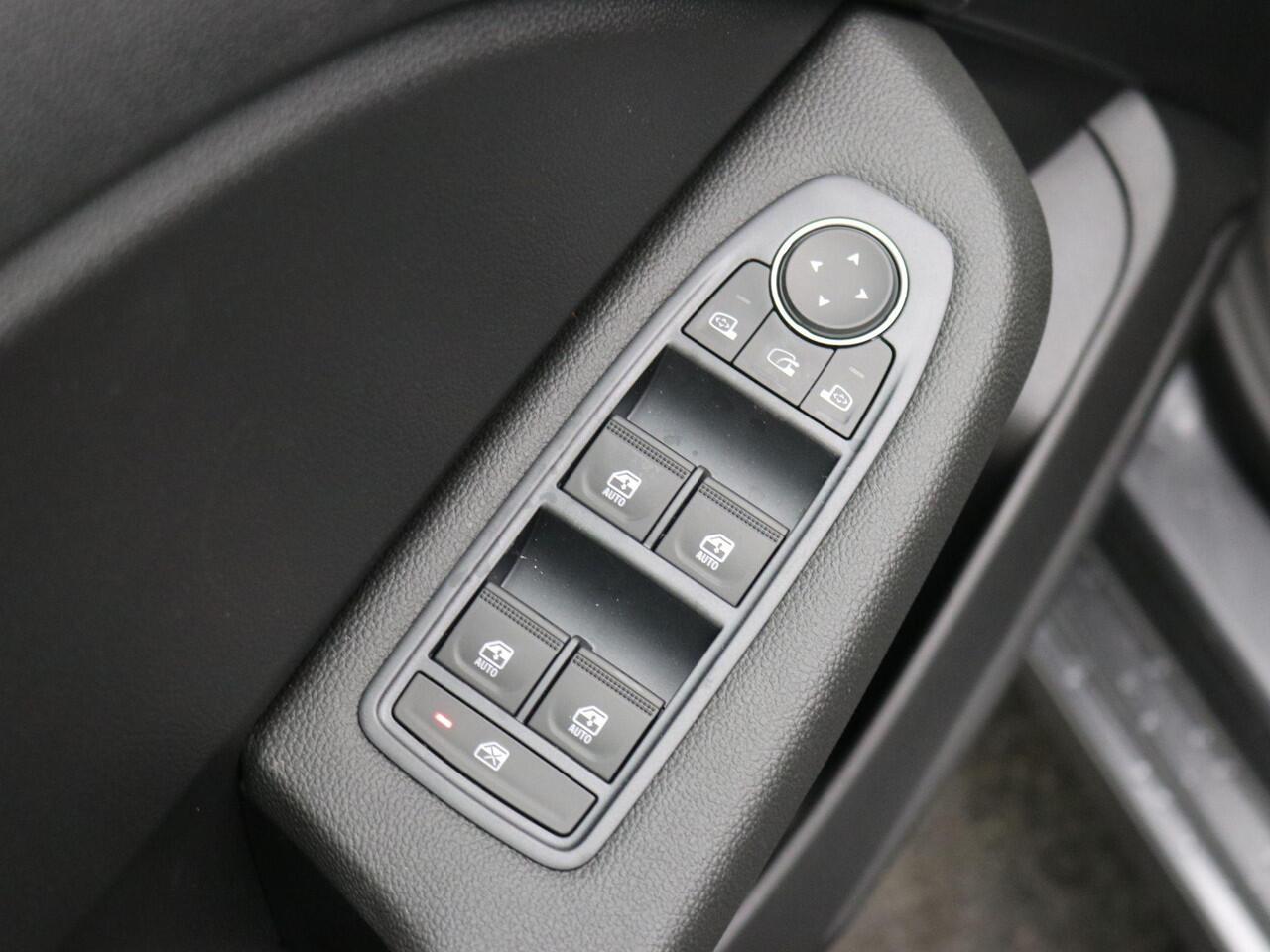 Mitsubishi COLT 1.6 HEV Intense / ¤3600,- Voordeel Op Nieuwprijs / Rijklaarprijs / Direct Leverbaar / 8 Jaar Fabrieksgarantie /