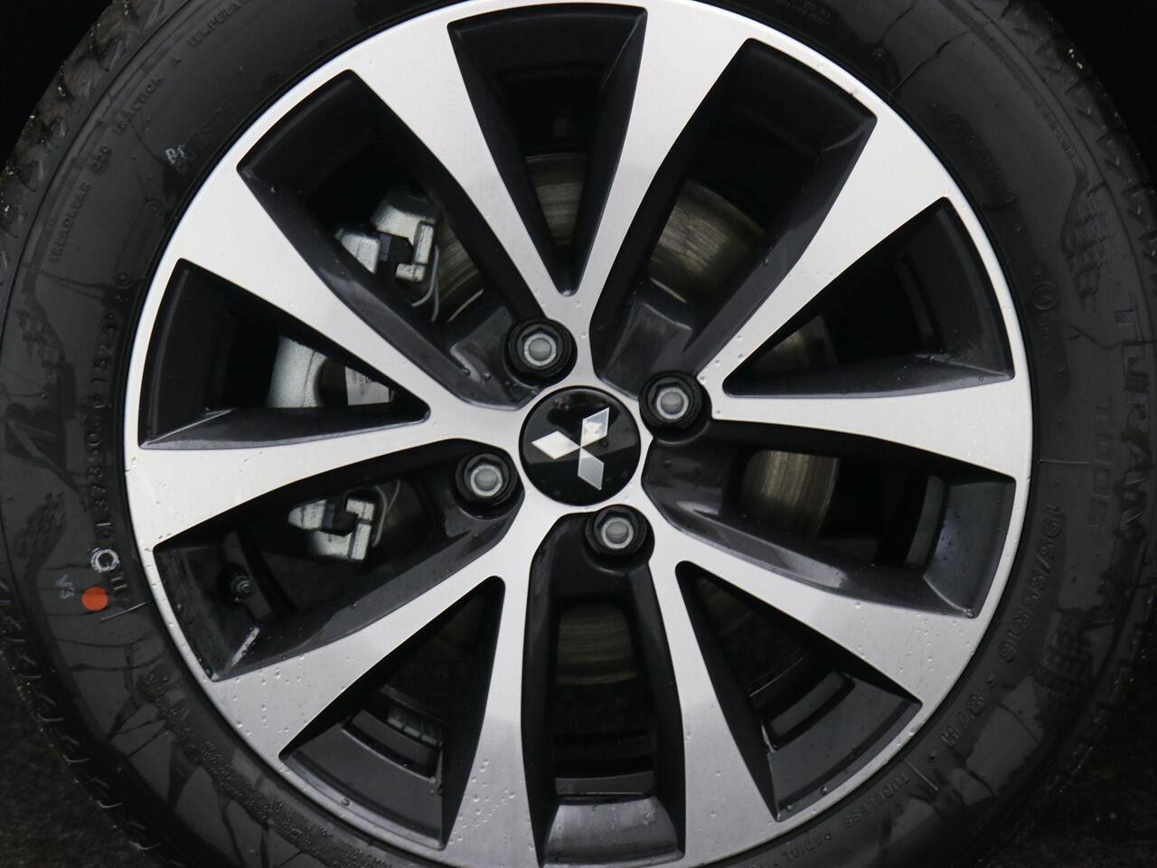 Mitsubishi COLT 1.6 HEV Intense / ¤3600,- Voordeel Op Nieuwprijs / Rijklaarprijs / Direct Leverbaar / 8 Jaar Fabrieksgarantie /