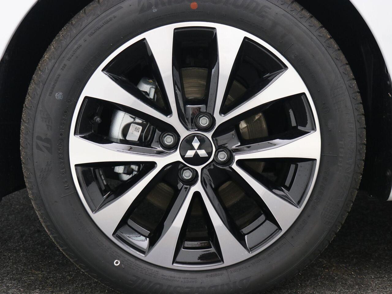 Mitsubishi COLT 1.6 HEV Intense / ¤3500,- Voordeel Op Nieuwprijs / Rijklaarprijs / Direct Leverbaar / 8 Jaar Fabrieksgarantie /