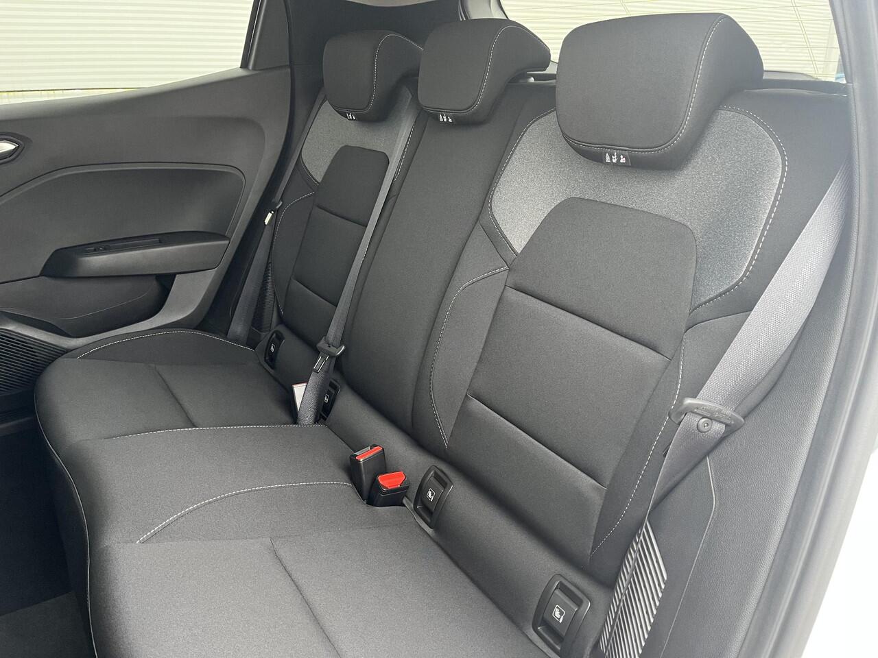 Mitsubishi COLT 1.6 HEV Intense / ¤3500,- Voordeel Op Nieuwprijs / Rijklaarprijs / Direct Leverbaar / 8 Jaar Fabrieksgarantie /