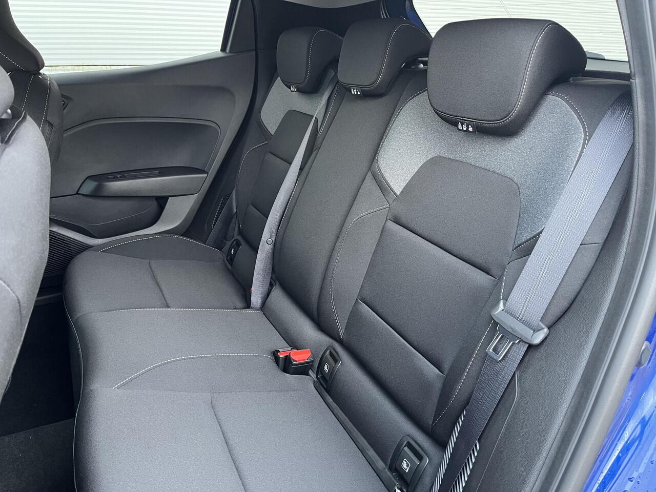 Mitsubishi COLT 1.6 HEV Intense / ¤3600,- Voordeel Op Nieuwprijs / Rijklaarprijs / Direct Leverbaar / 8 Jaar Fabrieksgarantie /