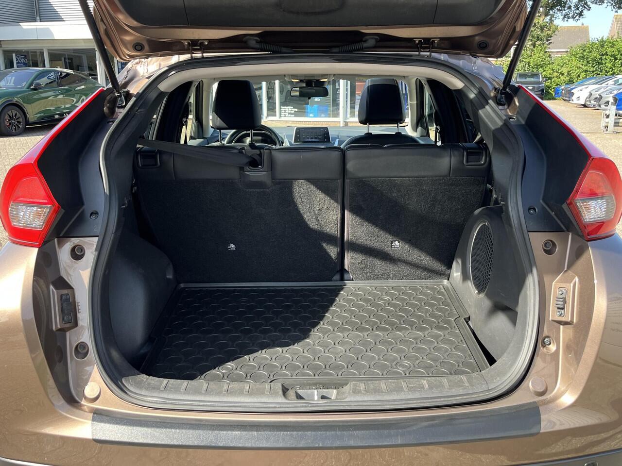 Mitsubishi ECLIPSE Cross 1.5 DI-T 4WD First Edition 163pk Automaat | Adaptieve Cruise | Head Up Display | Full Leder | | Panorama dak | Stoelverwarming | 1.600kg Trekgewicht!