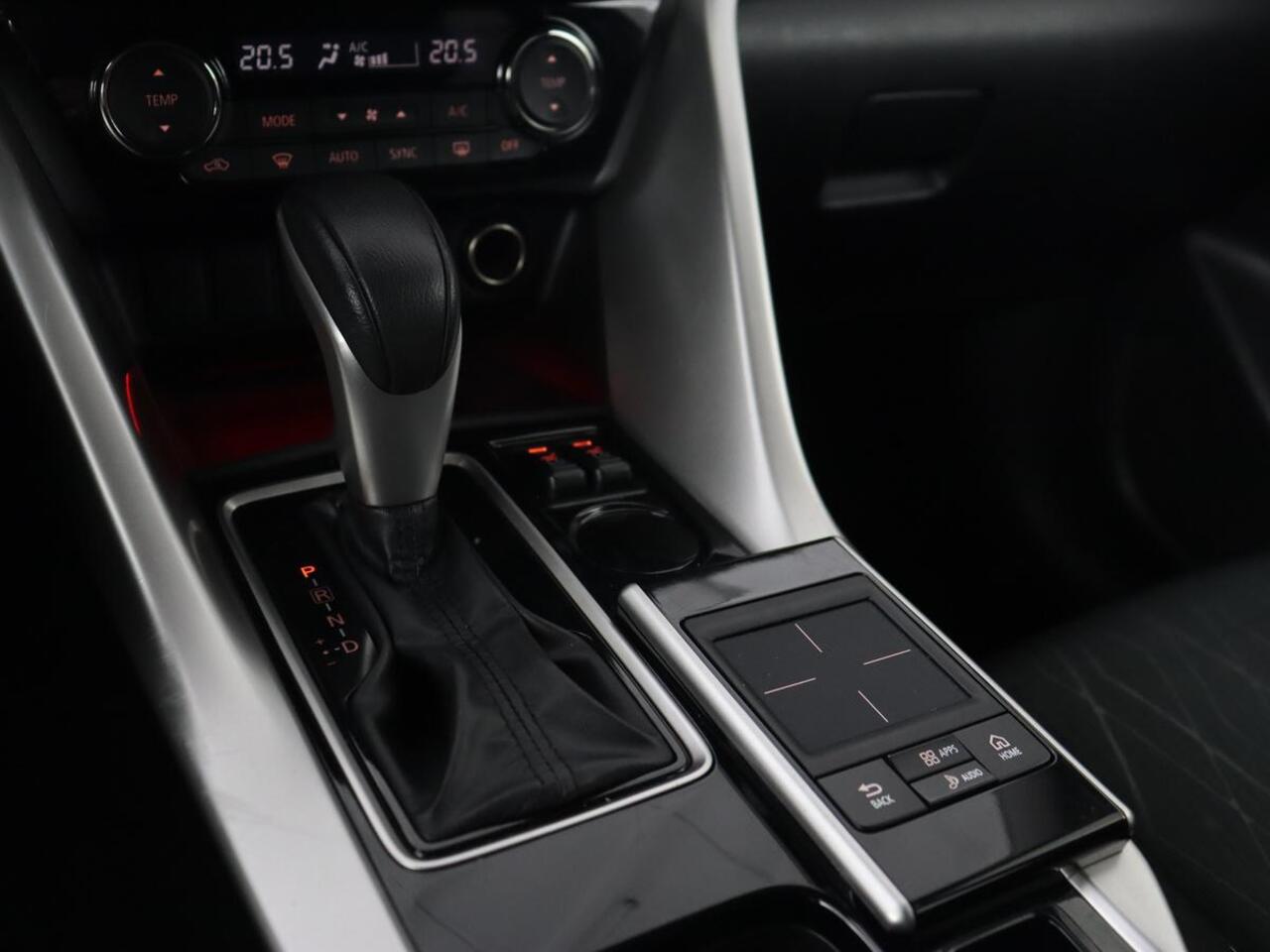 Mitsubishi ECLIPSE Cross 1.5 DI-T First Edition | Trekhaak | 360 Camera | Stoelverwarming | Head-Up | 18'' | Carplay | Keyless | Full LED | Dodehoek detectie | Climate control