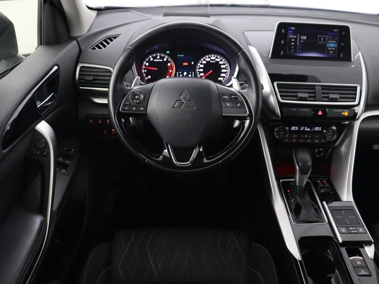 Mitsubishi ECLIPSE Cross 1.5 DI-T First Edition | Trekhaak | 360 Camera | Stoelverwarming | Head-Up | 18'' | Carplay | Keyless | Full LED | Dodehoek detectie | Climate control