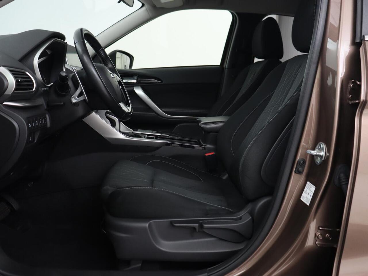 Mitsubishi ECLIPSE Cross 1.5 DI-T First Edition | Trekhaak | 360 Camera | Stoelverwarming | Head-Up | 18'' | Carplay | Keyless | Full LED | Dodehoek detectie | Climate control