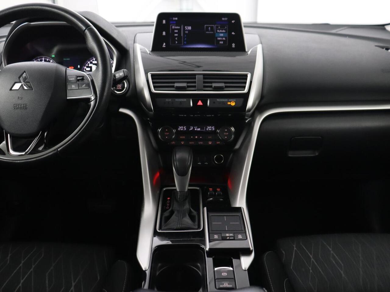 Mitsubishi ECLIPSE Cross 1.5 DI-T First Edition | Trekhaak | 360 Camera | Stoelverwarming | Head-Up | 18'' | Carplay | Keyless | Full LED | Dodehoek detectie | Climate control