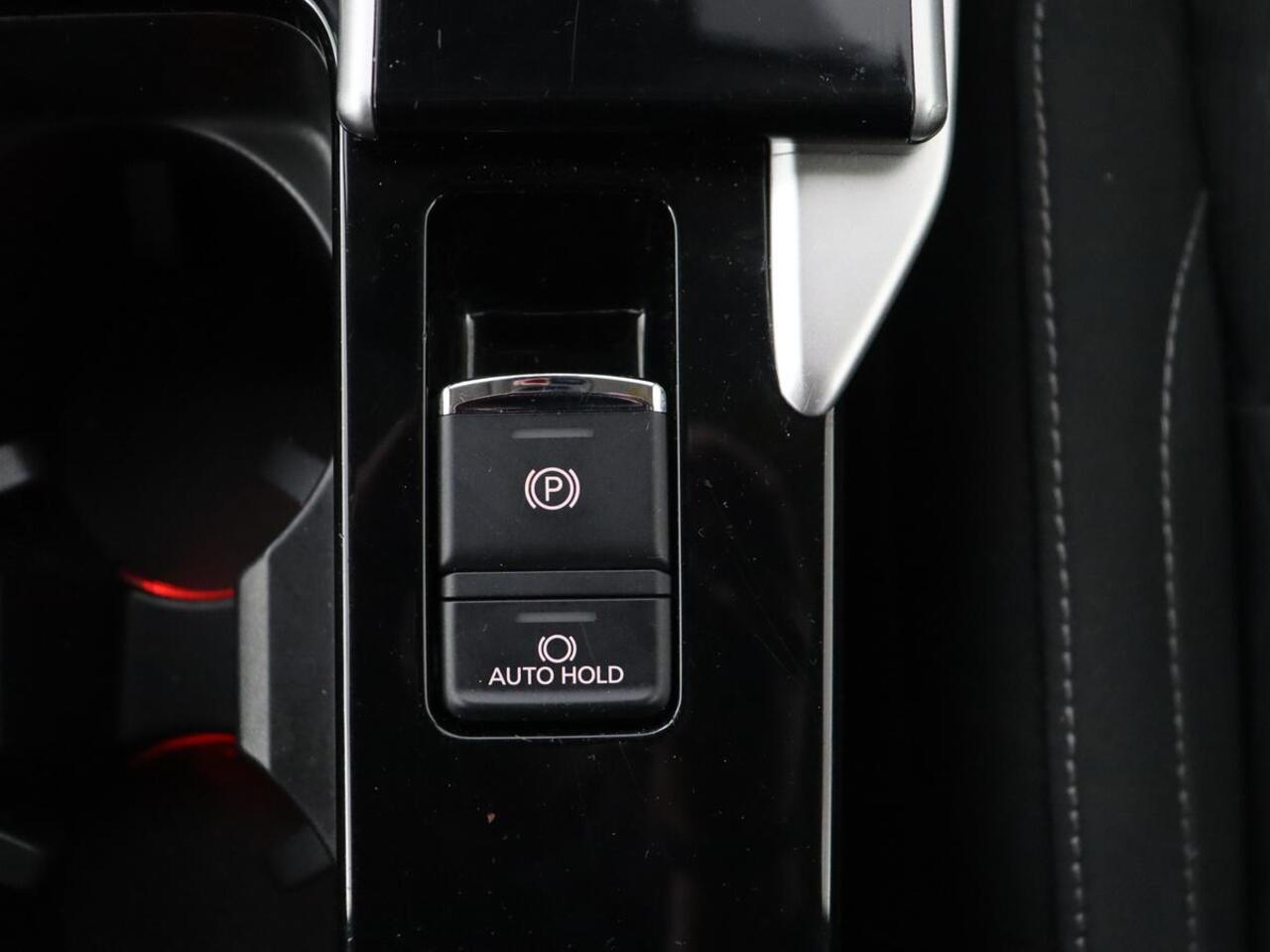 Mitsubishi ECLIPSE Cross 1.5 DI-T First Edition | Trekhaak | 360 Camera | Stoelverwarming | Head-Up | 18'' | Carplay | Keyless | Full LED | Dodehoek detectie | Climate control