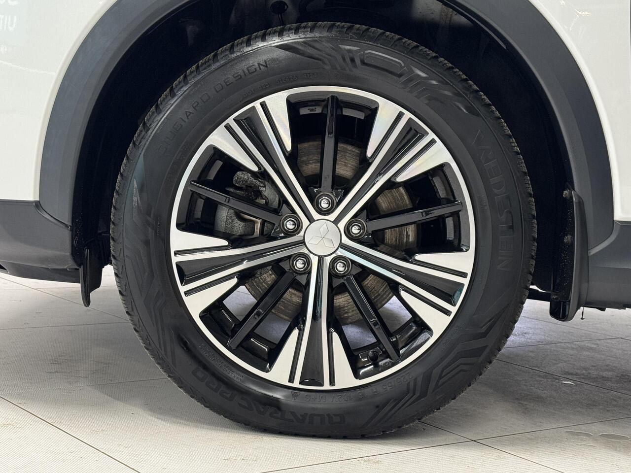 Mitsubishi ECLIPSE Cross 1.5 DI-T First Edition | Stoelverwarming | Achteruitrijcamera | Trekhaak | Apple CarPlay / Android Auto |