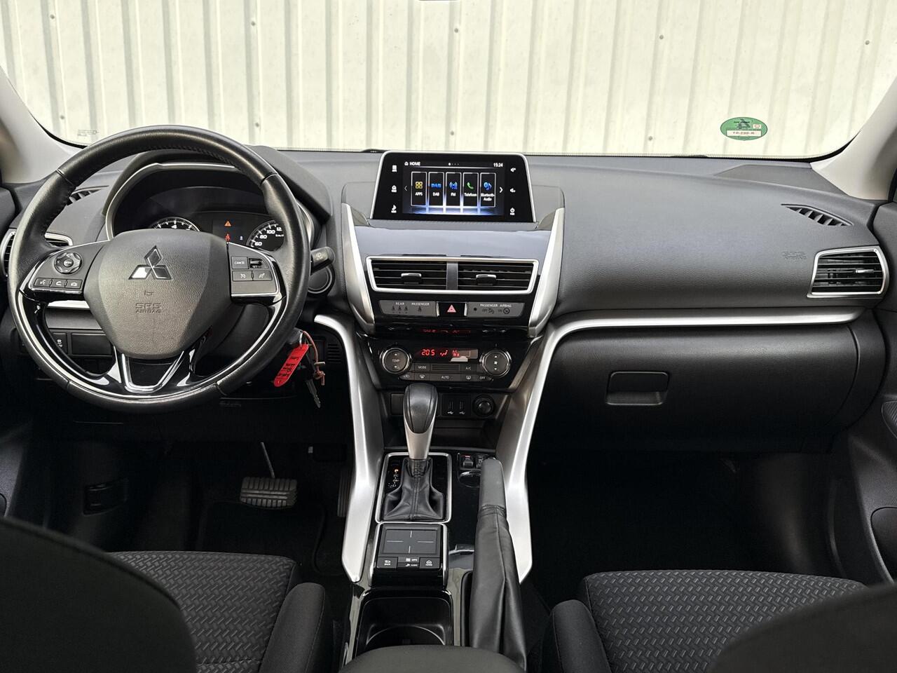 Mitsubishi ECLIPSE Cross 1.5 DI-T Intense / Apple CarPlay/Android Auto / All Season banden / Trekhaak 1600KG trekgewicht / Achteruitrijcamera / Climate Control / Stoelverwarming /