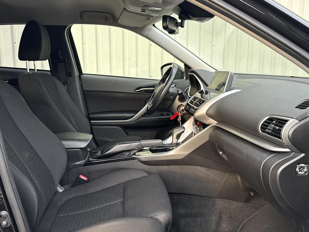 Mitsubishi ECLIPSE Cross 1.5 DI-T Intense / Apple CarPlay/Android Auto / All Season banden / Trekhaak 1600KG trekgewicht / Achteruitrijcamera / Climate Control / Stoelverwarming /