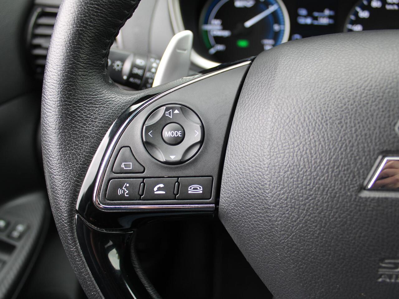 Mitsubishi ECLIPSE Cross 2.4 PHEV First Edition | Camera rondom | Stuur/stoelverwarming v+a | HUD | Winterset op LM | Dakdragers |