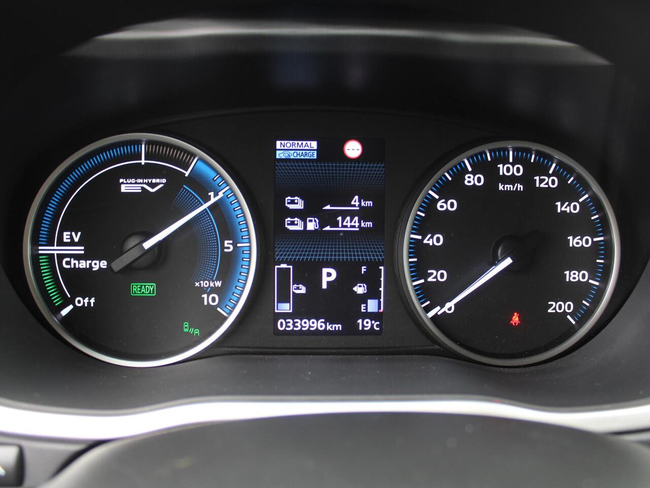 Mitsubishi ECLIPSE Cross 2.4 PHEV First Edition | Camera rondom | Stuur/stoelverwarming v+a | HUD | Winterset op LM | Dakdragers |