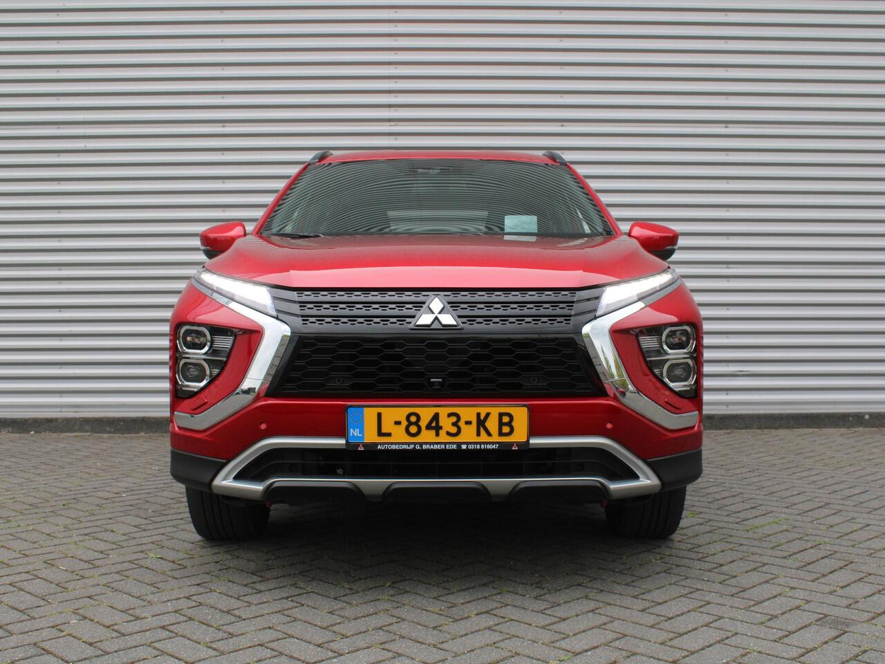 Mitsubishi ECLIPSE Cross 2.4 PHEV First Edition | Camera rondom | Stuur/stoelverwarming v+a | HUD | Winterset op LM | Dakdragers |
