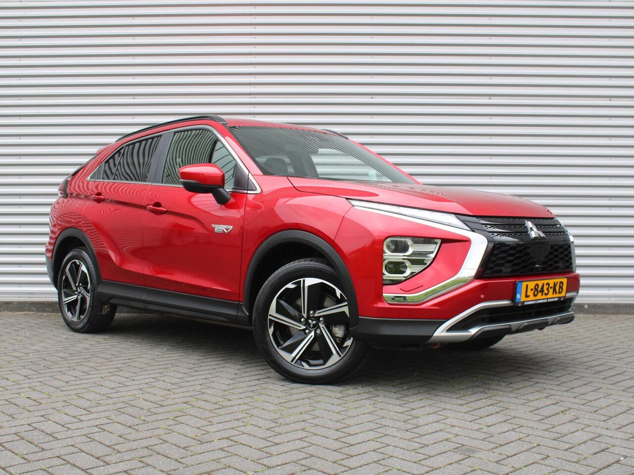 Mitsubishi ECLIPSE Cross 2.4 PHEV First Edition | Camera rondom | Stuur/stoelverwarming v+a | HUD | Winterset op LM | Dakdragers |