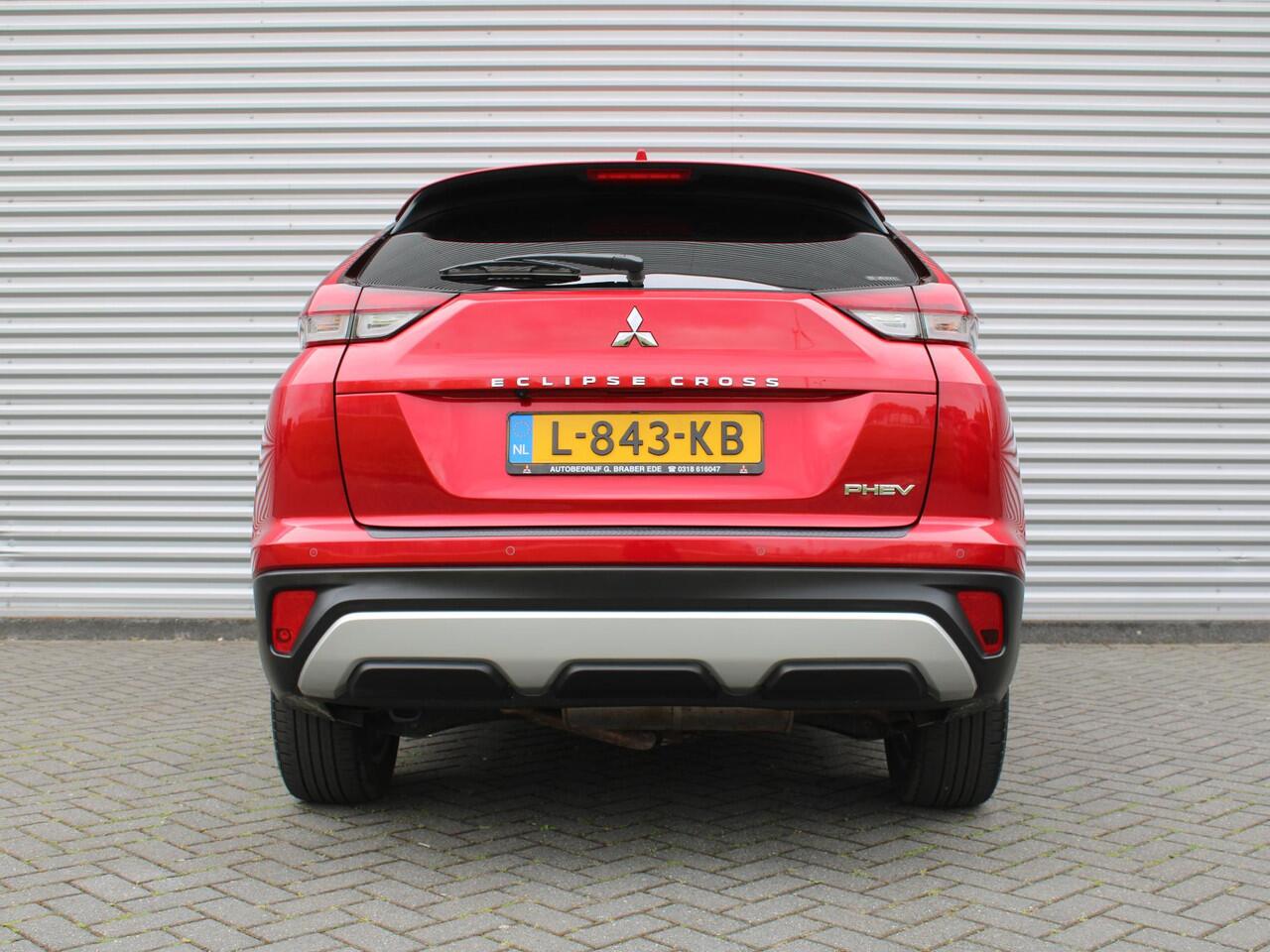 Mitsubishi ECLIPSE Cross 2.4 PHEV First Edition | Camera rondom | Stuur/stoelverwarming v+a | HUD | Winterset op LM | Dakdragers |