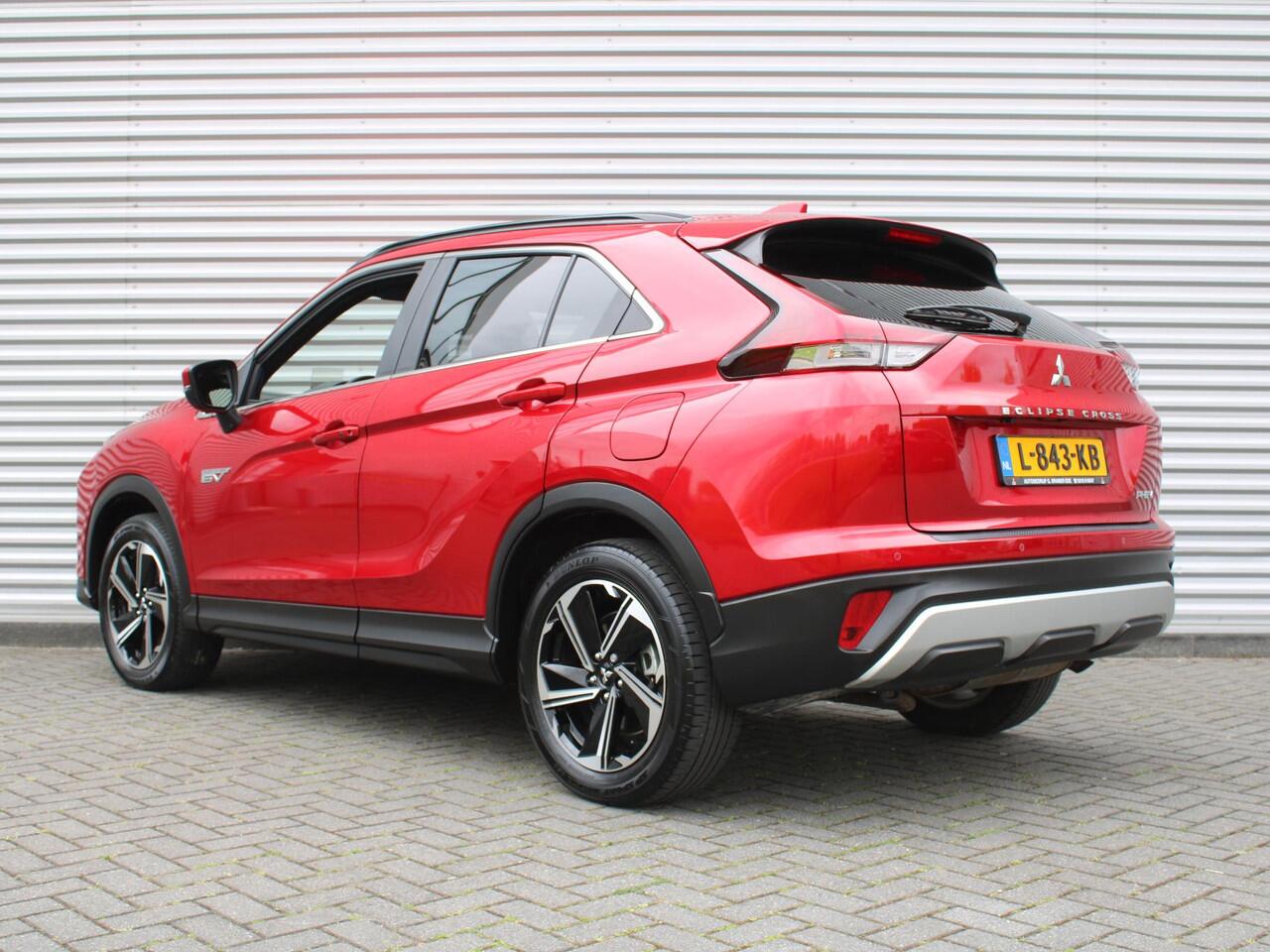 Mitsubishi ECLIPSE Cross 2.4 PHEV First Edition | Camera rondom | Stuur/stoelverwarming v+a | HUD | Winterset op LM | Dakdragers |