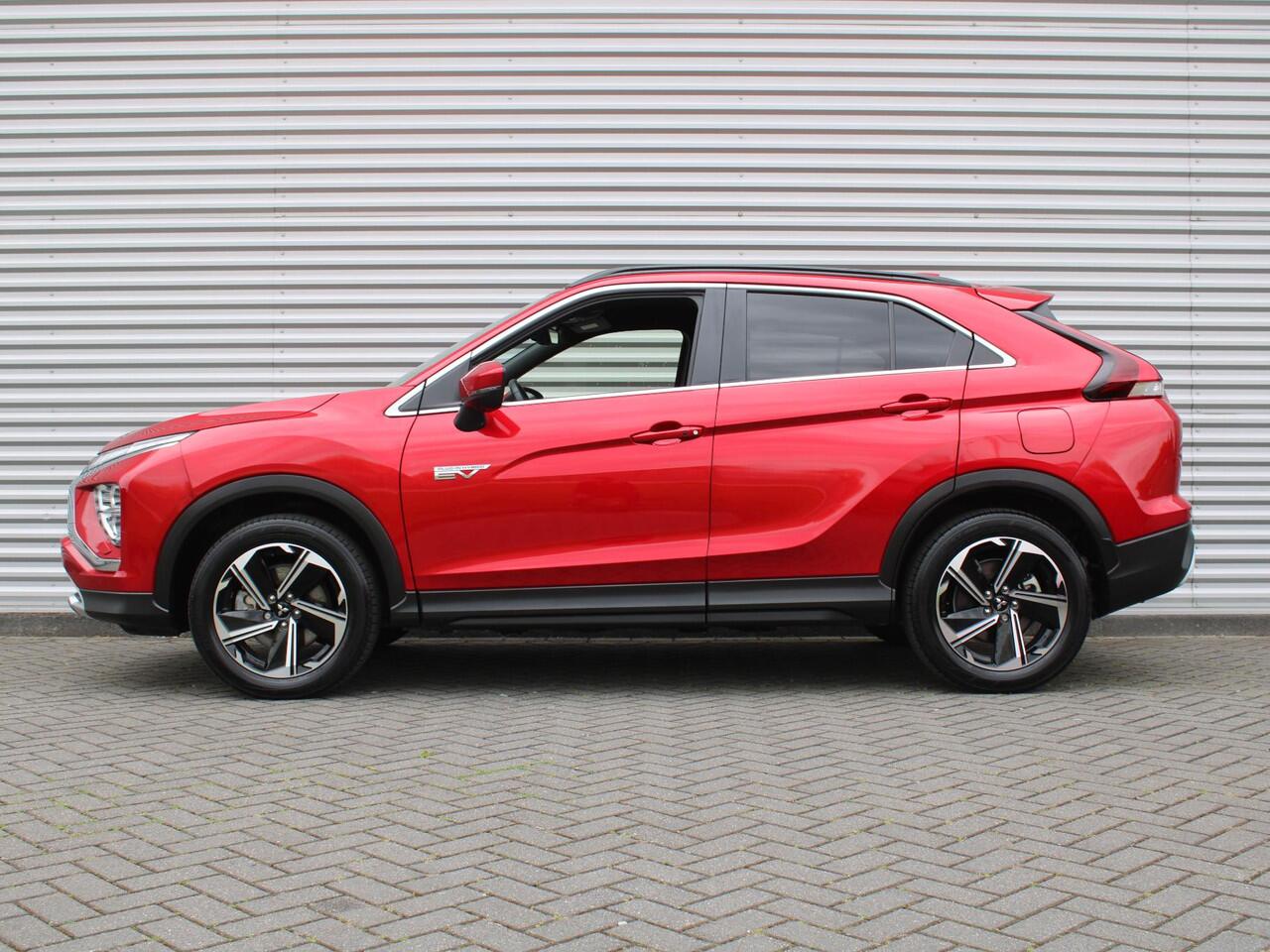 Mitsubishi ECLIPSE Cross 2.4 PHEV First Edition | Camera rondom | Stuur/stoelverwarming v+a | HUD | Winterset op LM | Dakdragers |