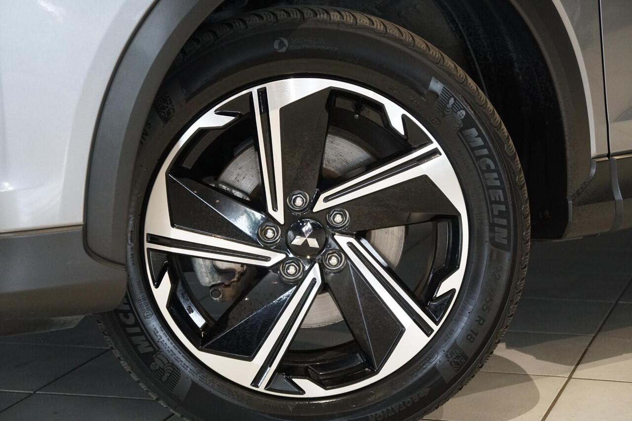 Mitsubishi ECLIPSE Cross 2.4 PHEV First Edition + HEAD-UP / 360 CAMERA /