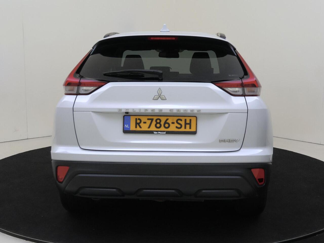 Mitsubishi ECLIPSE Cross 2.4 PHEV Intense 188PK | Navigatie | Climate Control | Parkeersensoren Achter | Achteruitrijcamera | Keyless Entry | Cruise Control & Snelheidsbegrenzer