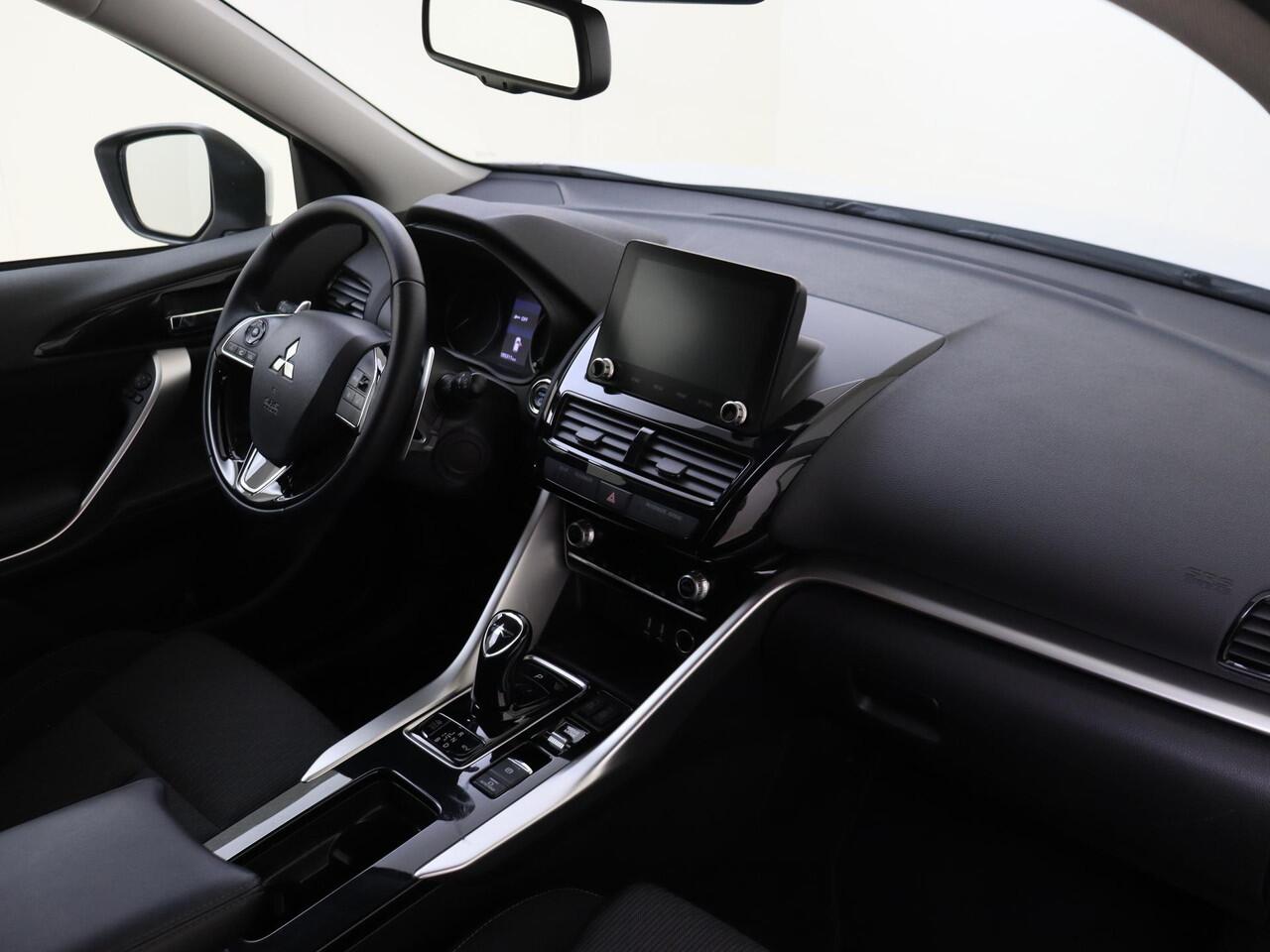 Mitsubishi ECLIPSE Cross 2.4 PHEV Intense 188PK | Navigatie | Climate Control | Parkeersensoren Achter | Achteruitrijcamera | Keyless Entry | Cruise Control & Snelheidsbegrenzer