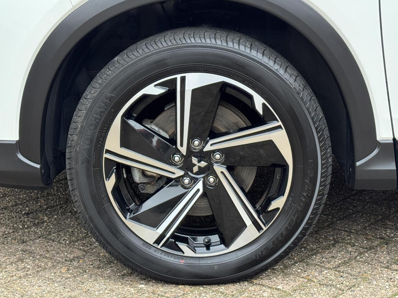 Mitsubishi ECLIPSE Cross 2.4 PHEV Intense *CRUISE/CAMERA/APPLECARPLAY*