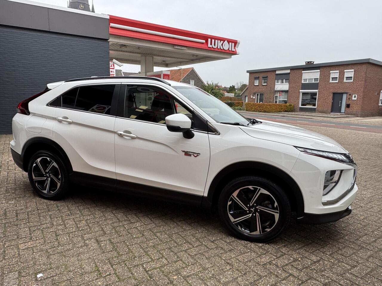 Mitsubishi ECLIPSE Cross 2.4 PHEV Intense *CRUISE/CAMERA/APPLECARPLAY*