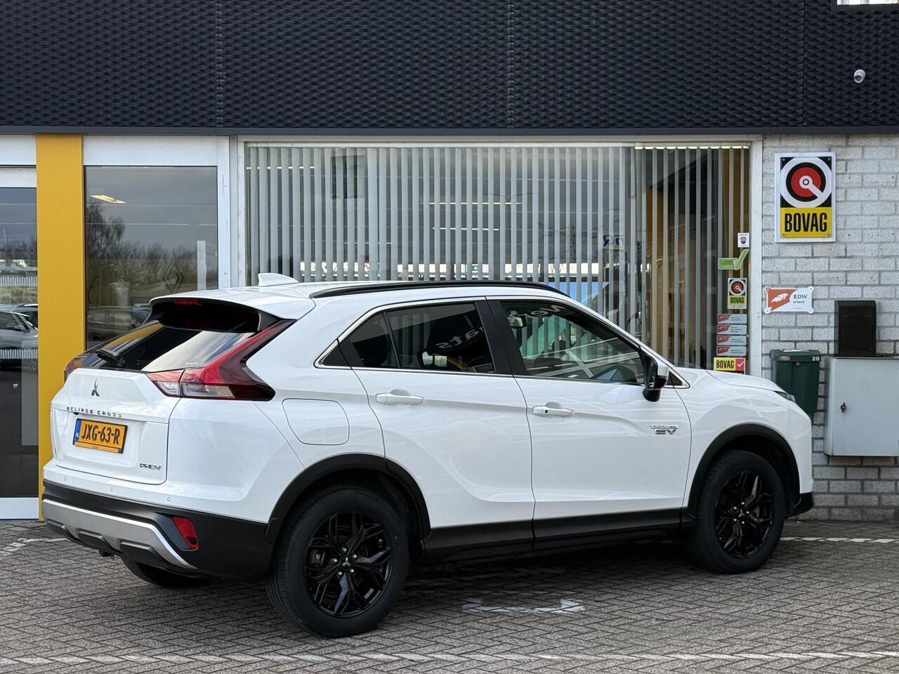 Mitsubishi ECLIPSE Cross 2.4 PHEV Intense | Trekhaak afneembaar | Navigatie | Stoelverwarming | Achteruitrijcamera | Elektrische stoelen |
