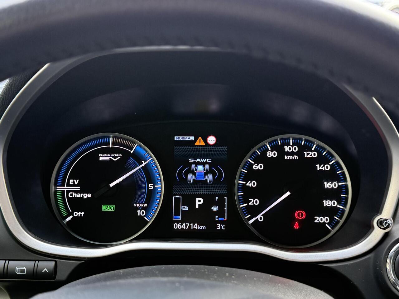 Mitsubishi ECLIPSE Cross 2.4 PHEV Intense | Trekhaak afneembaar | Navigatie | Stoelverwarming | Achteruitrijcamera | Elektrische stoelen |