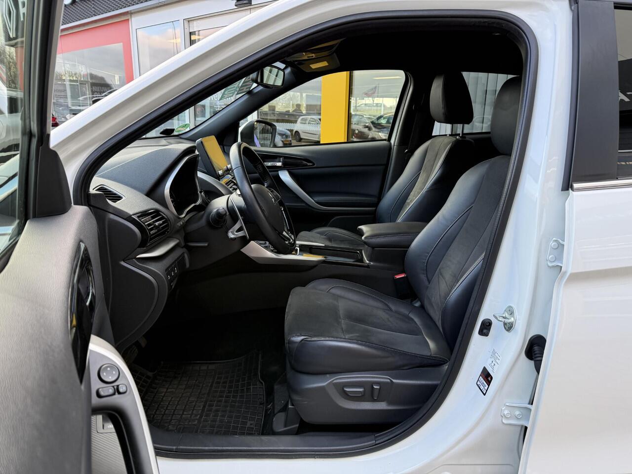 Mitsubishi ECLIPSE Cross 2.4 PHEV Intense | Trekhaak afneembaar | Navigatie | Stoelverwarming | Achteruitrijcamera | Elektrische stoelen |