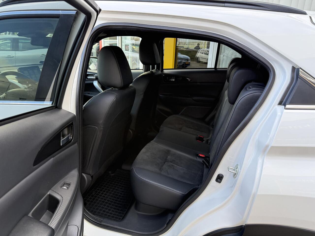 Mitsubishi ECLIPSE Cross 2.4 PHEV Intense | Trekhaak afneembaar | Navigatie | Stoelverwarming | Achteruitrijcamera | Elektrische stoelen |