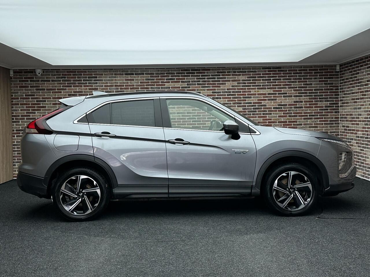 Mitsubishi ECLIPSE Cross 2.4 PHEV Intense Camera Line Assist Stoelverwarming