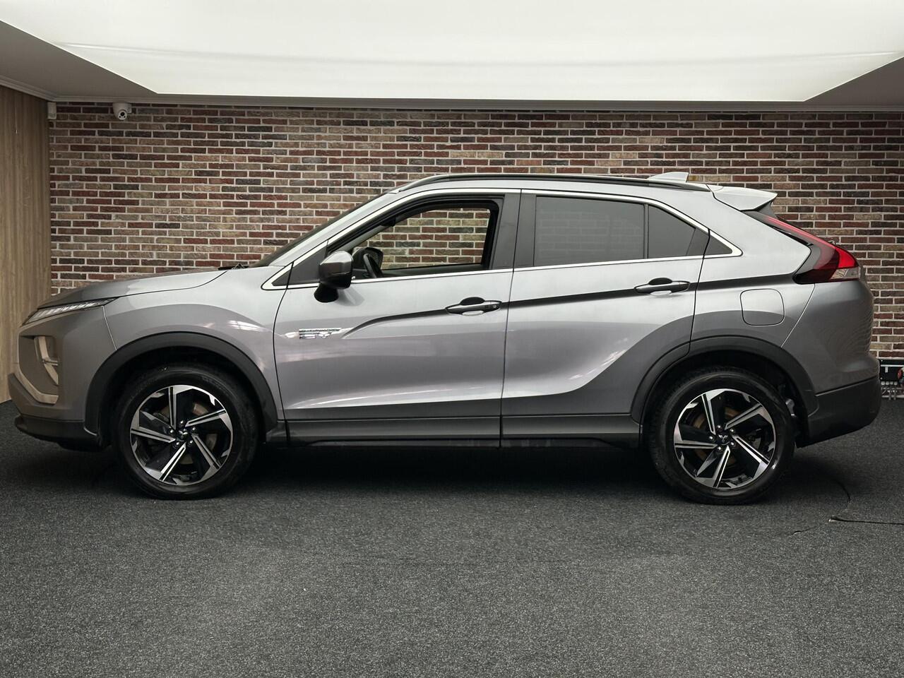 Mitsubishi ECLIPSE Cross 2.4 PHEV Intense Camera Line Assist Stoelverwarming