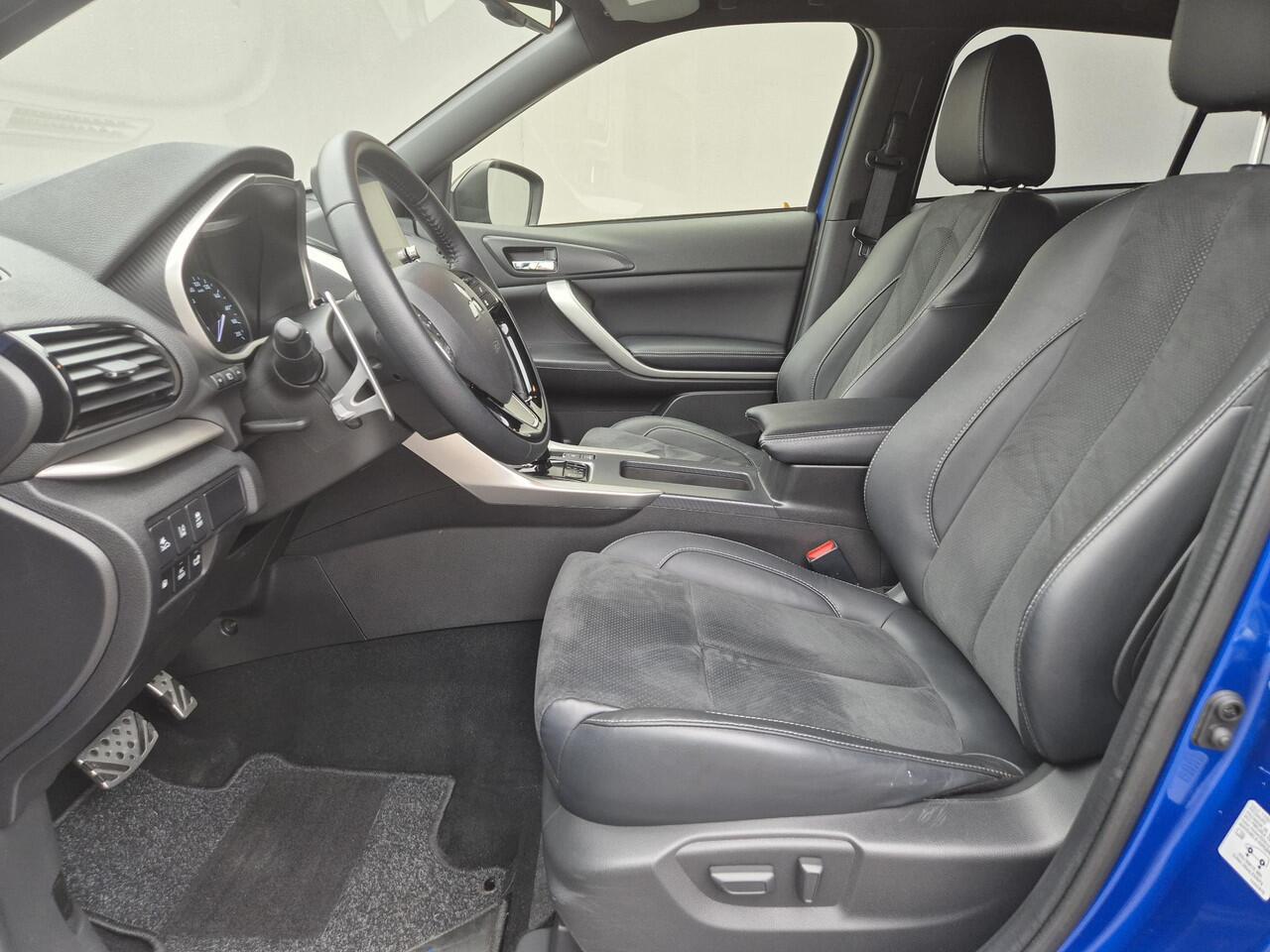 Mitsubishi ECLIPSE Cross 2.4 PHEV Plug-in Black Edition Automaat / Afneembare trekhaak / 1500kg Trekgewicht / Allseason banden / tot 8 jaar Garantie / Rondomzicht camera / Stuur-, Stoel en Achterbankverwarming / Adaptief CC /