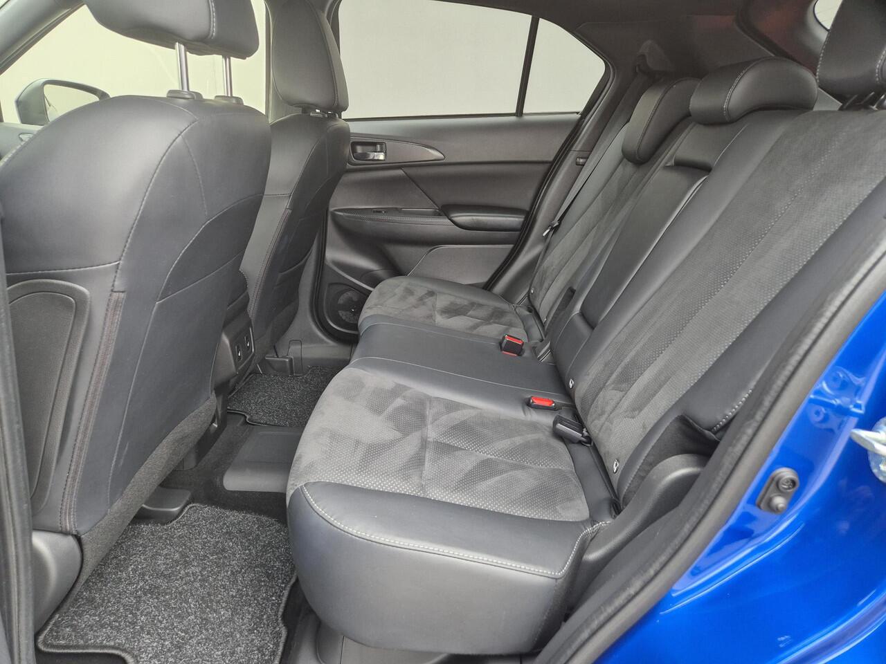 Mitsubishi ECLIPSE Cross 2.4 PHEV Plug-in Black Edition Automaat / Afneembare trekhaak / 1500kg Trekgewicht / Allseason banden / tot 8 jaar Garantie / Rondomzicht camera / Stuur-, Stoel en Achterbankverwarming / Adaptief CC /