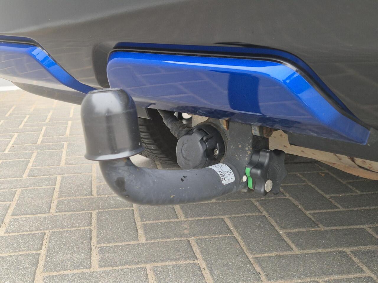 Mitsubishi ECLIPSE Cross 2.4 PHEV Plug-in Black Edition Automaat / Afneembare trekhaak / 1500kg Trekgewicht / Allseason banden / tot 8 jaar Garantie / Rondomzicht camera / Stuur-, Stoel en Achterbankverwarming / Adaptief CC /