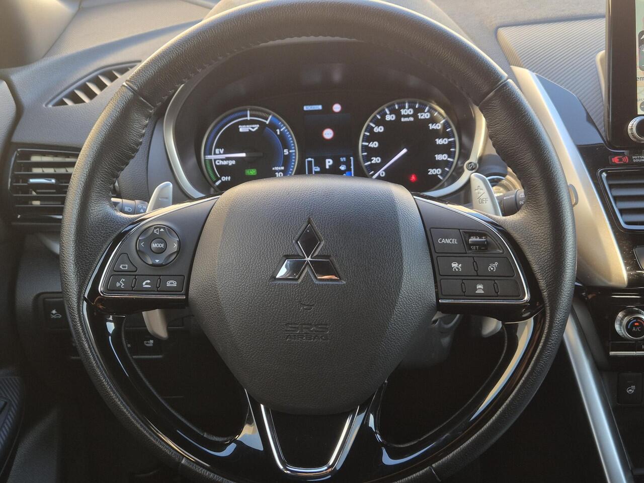 Mitsubishi ECLIPSE Cross 2.4 PHEV Plug-in Executive Automaat / Fabrieksgarantie tot 12-2030 / Allseason banden / Trekgewicht 1500 kg / Stuur-. Stoel en Achterbank verwarming / Rondomzicht camera /