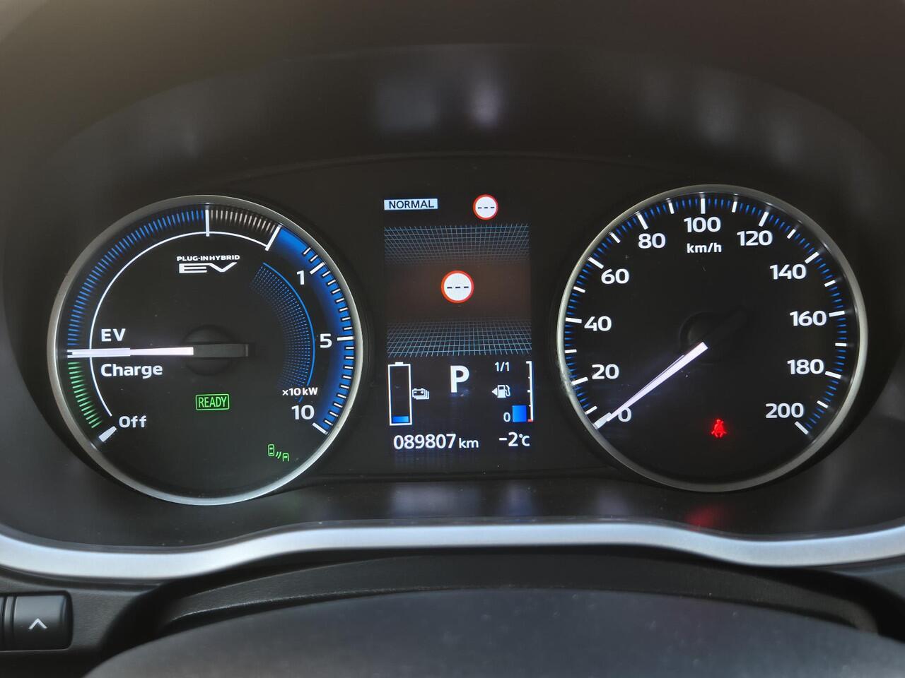 Mitsubishi ECLIPSE Cross 2.4 PHEV Plug-in Executive Automaat / Fabrieksgarantie tot 12-2030 / Allseason banden / Trekgewicht 1500 kg / Stuur-. Stoel en Achterbank verwarming / Rondomzicht camera /