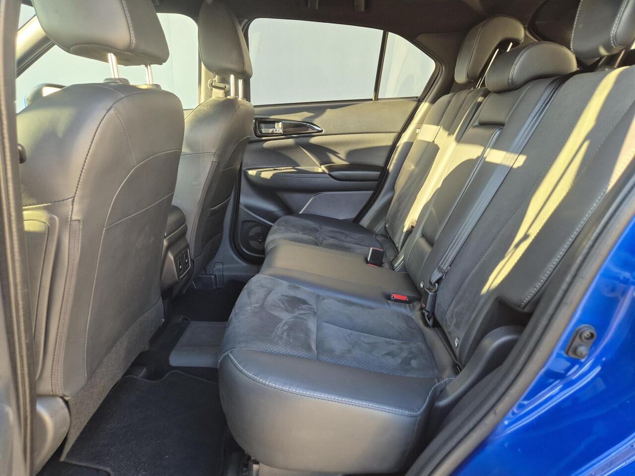 Mitsubishi ECLIPSE Cross 2.4 PHEV Plug-in Executive Automaat / Fabrieksgarantie tot 12-2030 / Allseason banden / Trekgewicht 1500 kg / Stuur-. Stoel en Achterbank verwarming / Rondomzicht camera /