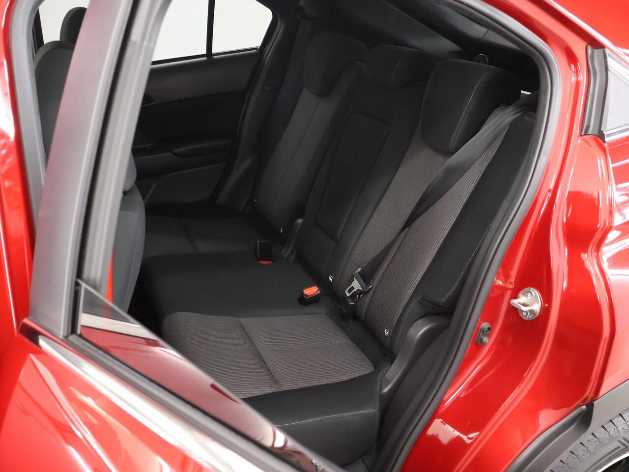 Mitsubishi ECLIPSE Cross 2.4 PHEV Intense | Trekhaak | Parkeercamera | Climate Control | Stoelverwarming | Navigatie via Carplay |