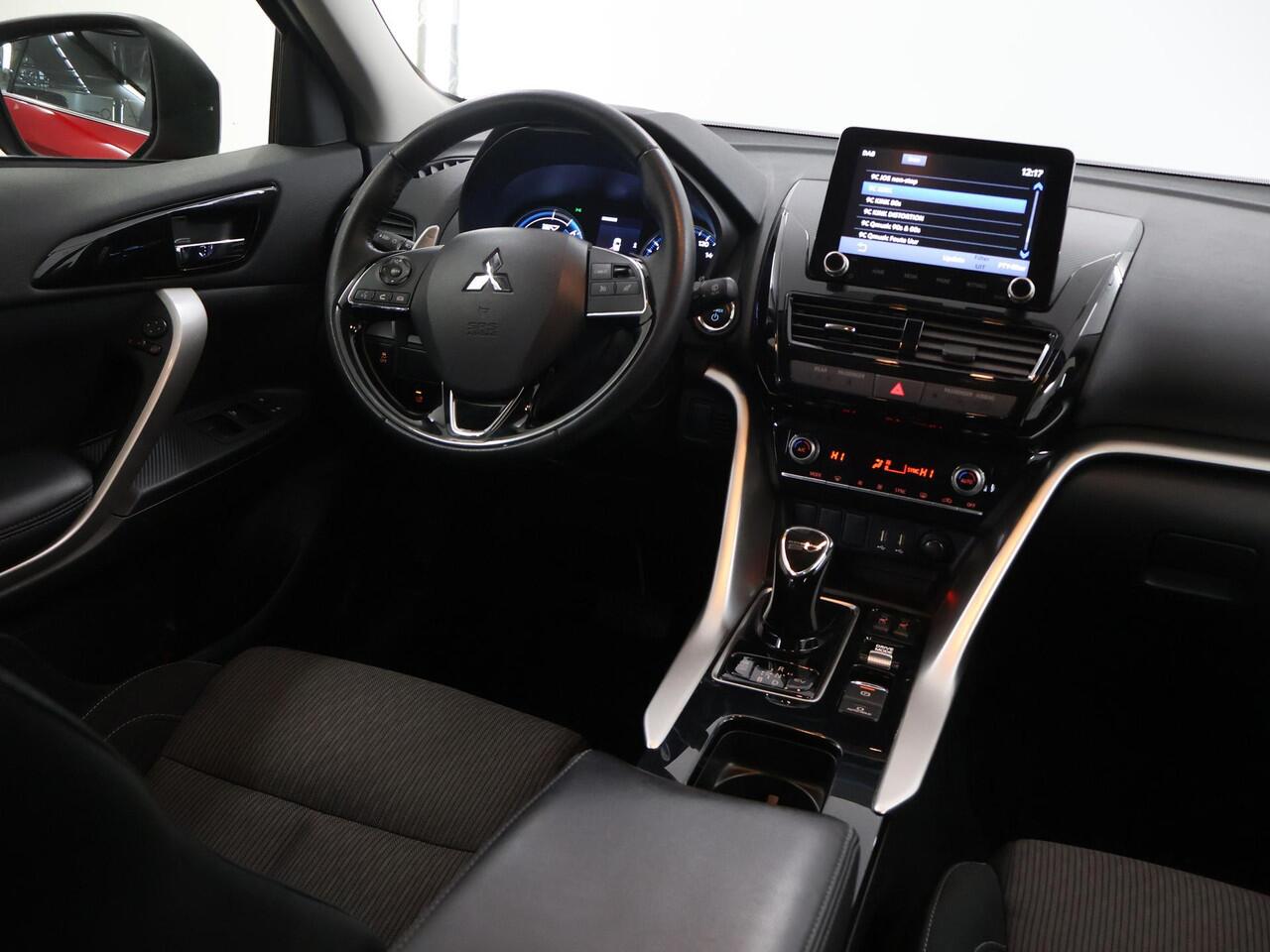 Mitsubishi ECLIPSE Cross 2.4 PHEV Intense | Trekhaak | Parkeercamera | Climate Control | Stoelverwarming | Navigatie via Carplay |