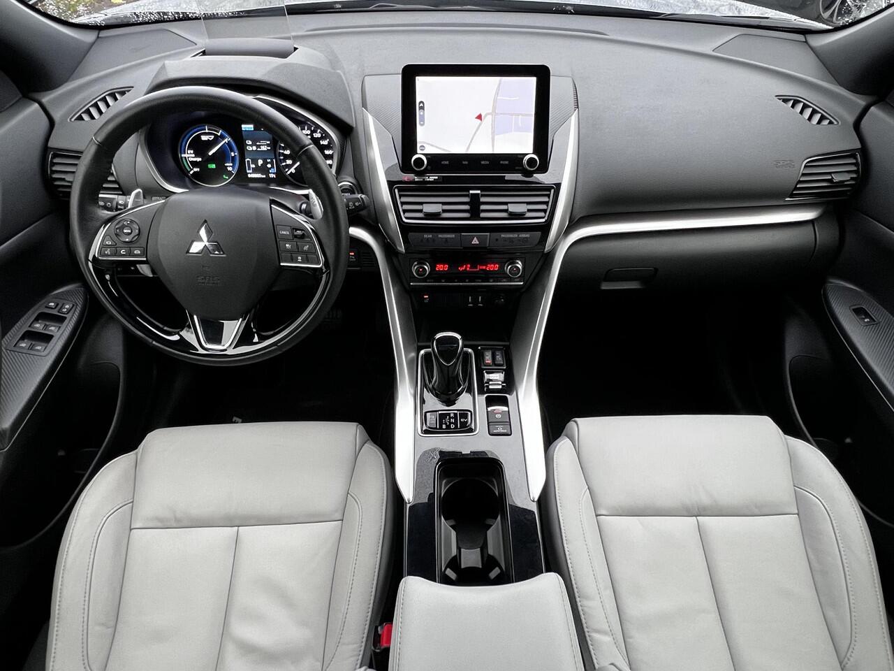 Mitsubishi ECLIPSE Cross 2.4 PLUG-IN HYBRID 4WD S-AWC Executive Automaat / Fabrieksgarantie tot 12-2030 / Trekhaak 1.500 kg / Leder / Elektrische stoelen / Navigatie / Stuur-, stoel - & achterbankverwarming / HUD / Camera 360° / 18" LM wielen + All Season banden /