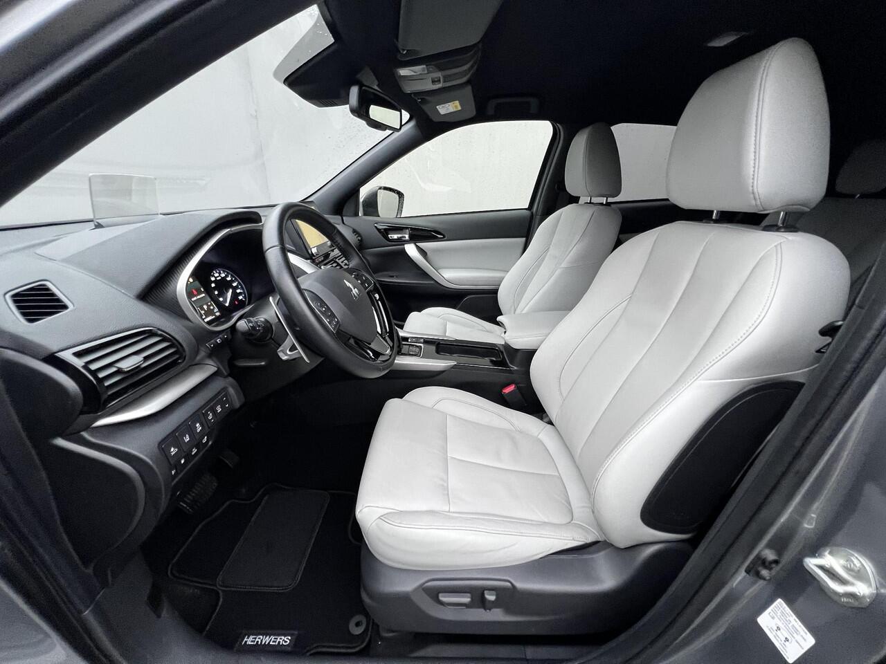 Mitsubishi ECLIPSE Cross 2.4 PLUG-IN HYBRID 4WD S-AWC Executive Automaat / Fabrieksgarantie tot 12-2030 / Trekhaak 1.500 kg / Leder / Elektrische stoelen / Navigatie / Stuur-, stoel - & achterbankverwarming / HUD / Camera 360° / 18" LM wielen + All Season banden /