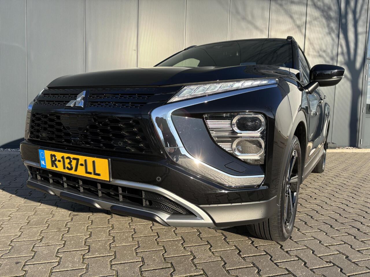 Mitsubishi ECLIPSE Cross 2.4 PHEV Instyle / Trekhaak geremd 1500 kg / Airco / Stoelverwarming / Apple Carplay/Android Auto / Cruise Control /