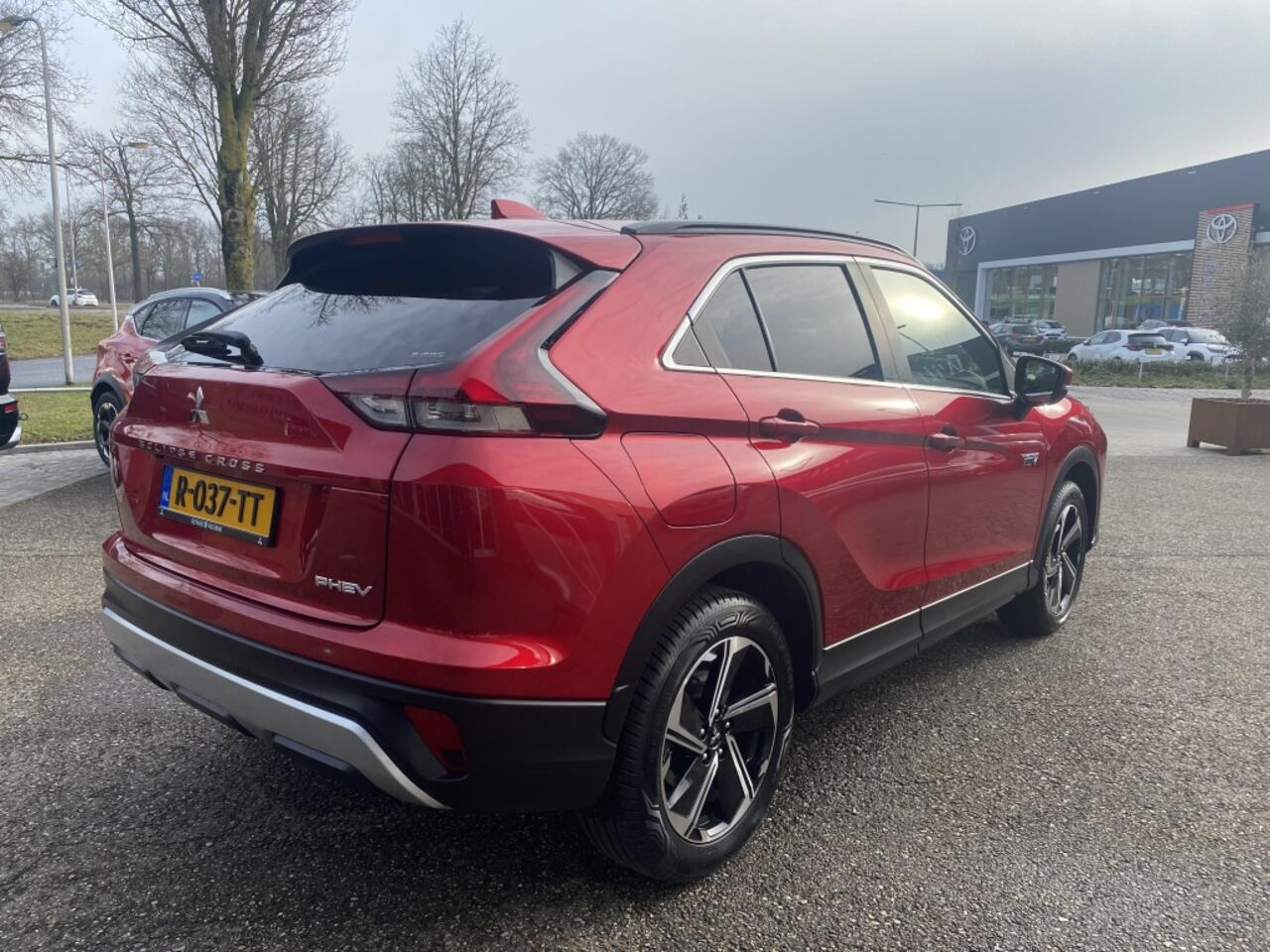 Mitsubishi ECLIPSE Cross 2.4 PHEV Intense+ | All season banden